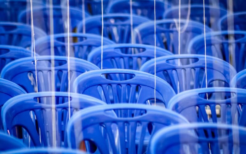 Sillas plásticas ligeras y duraderas en Guatemala