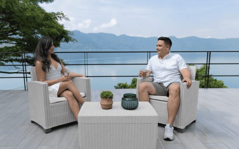 Muebles de plástico para jardines en Puerto Rico: ligeros y duraderos